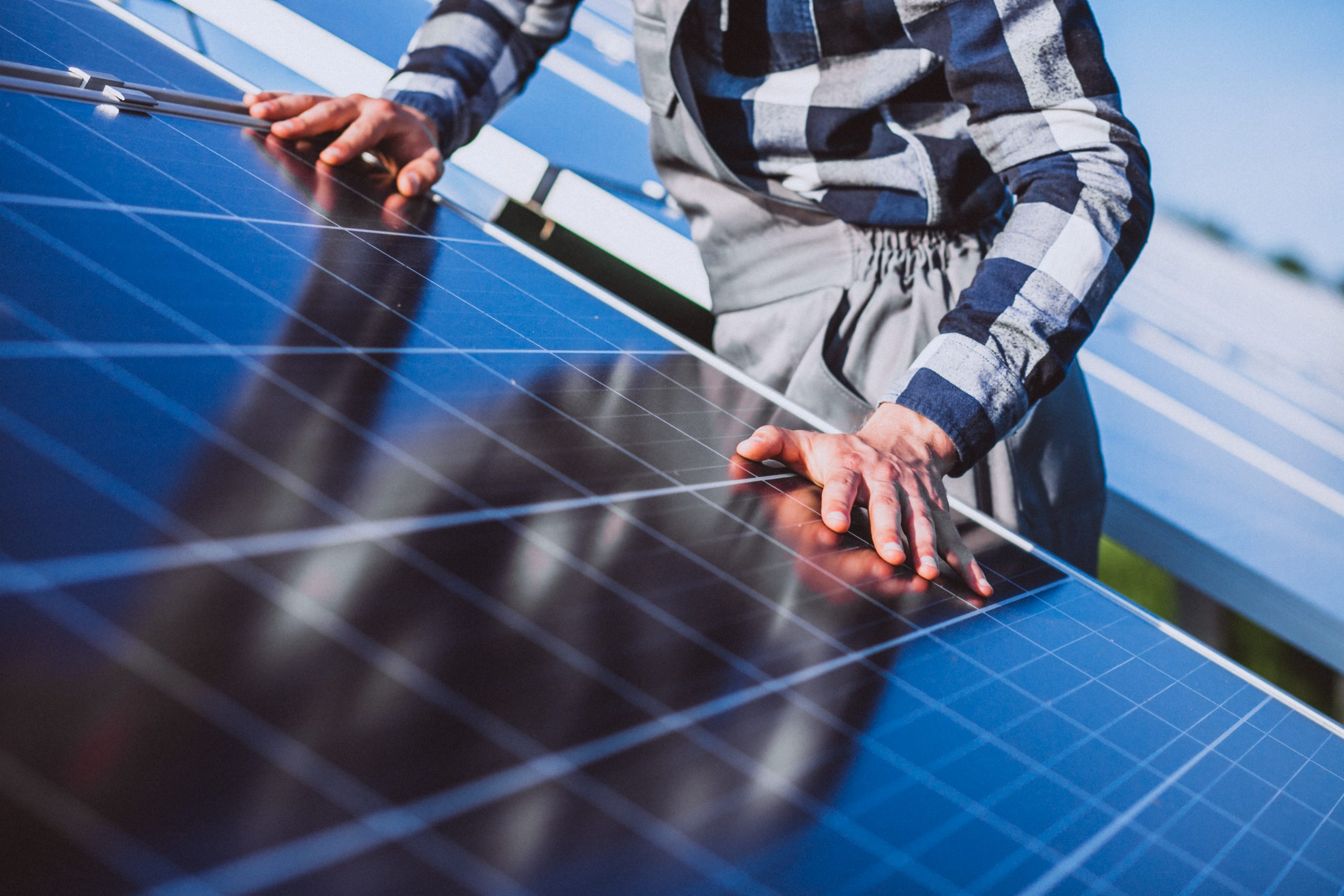 Solaranlage auf dem Dach: Alles, was Sie über Photovoltaik, Kosten und Installation wissen müssen